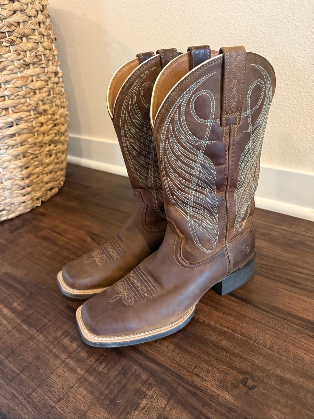 Ariat Women’s Size 7B Brown Leather Square Toe Western Cowboy Boots